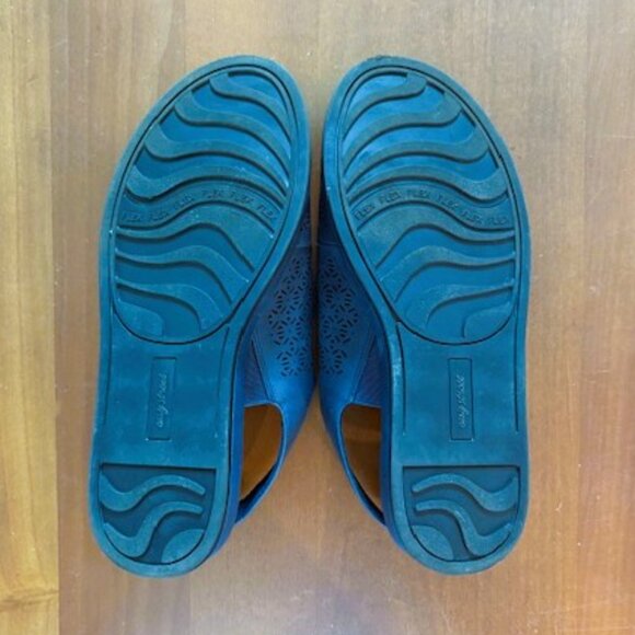 Easy Street Navy Blue Comfort Slingback Sandals - Picture 5 of 5